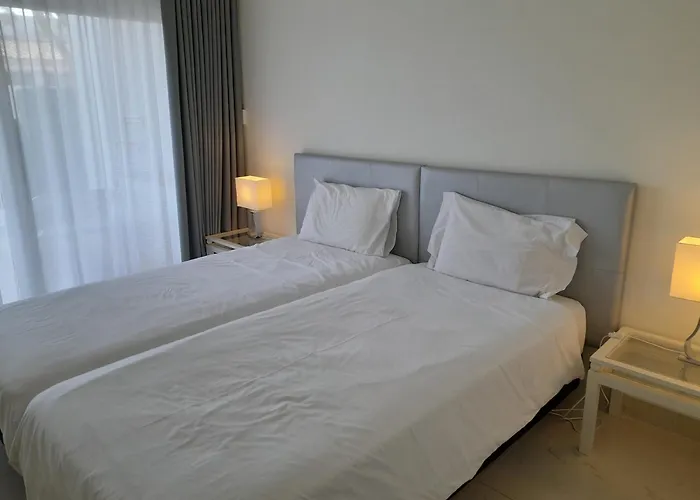 Victory Village 3a アパート